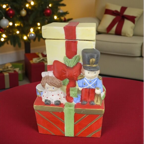 CHRISTMAS GIFT MUSIC BOX -- Vintage, Musical/Movement, Teddy Bear Rises fr. Gift - Picture 1 of 9